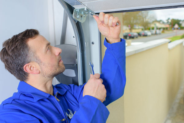 Garage Door technician Johnston Rhode Island